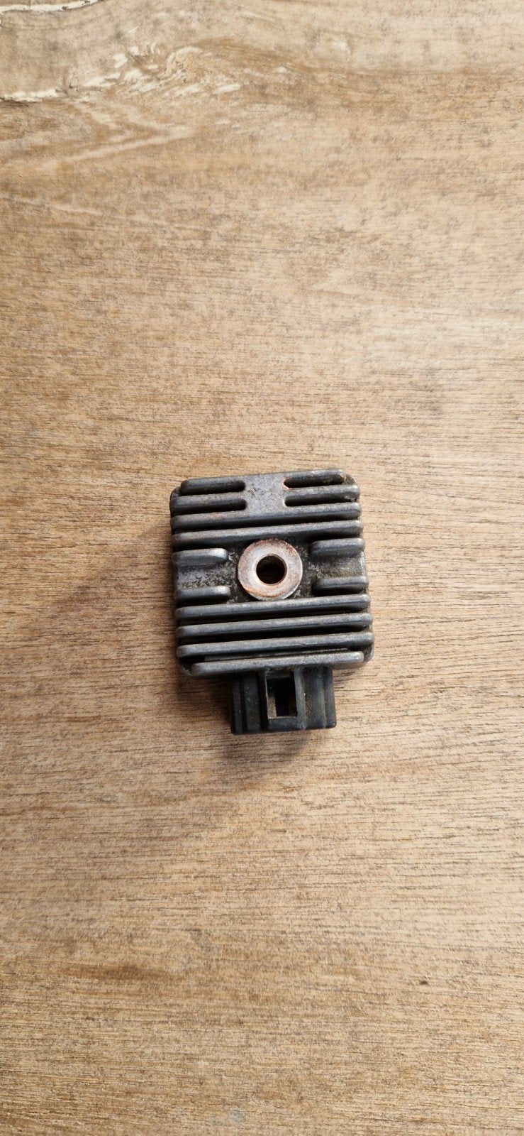 Gezocht: spanningsregelaar Suzuki tsx / ts50x, Fietsen en Brommers, Ophalen, Gebruikt, Overige typen, Suzuki