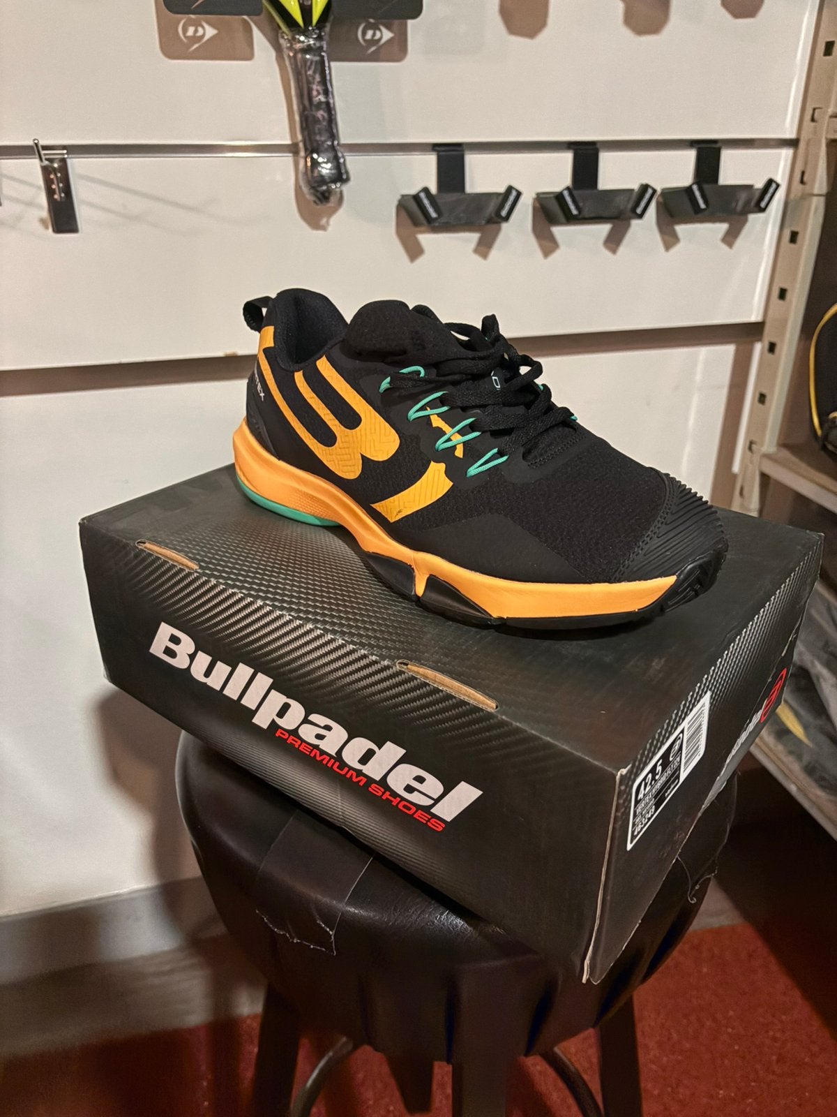 Padel schoenen - Bullpadel vertex hybrid fly v22. MAAT 42,5, Ophalen, Nieuw, Kleding of Schoenen