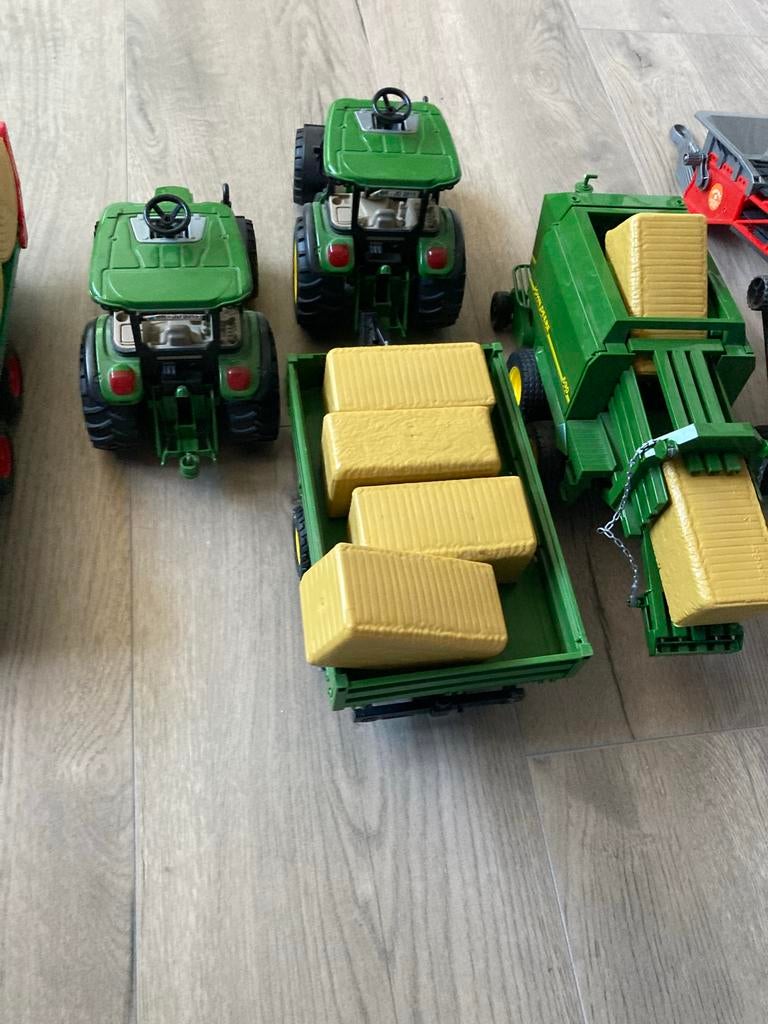 Bruder landbouwmachines met 2 tractoren en aanhangers, Kinderen en Baby's, Speelgoed | Speelgoedvoertuigen, Gebruikt, Ophalen