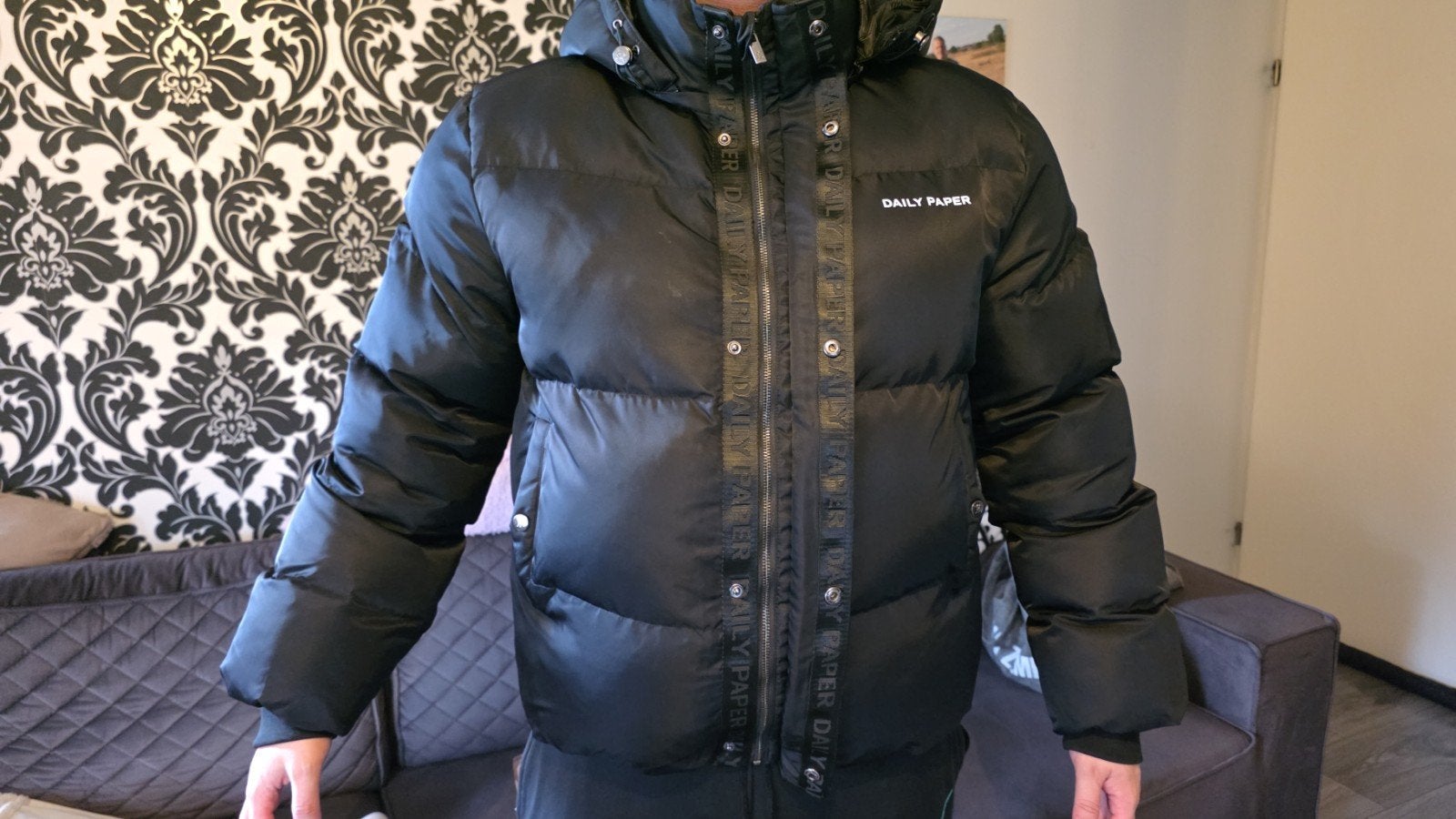Daily Paper Puffer Jacket Zwart - Maat XL, Ophalen, Zwart, Maat 56/58 (XL), Zo goed als nieuw