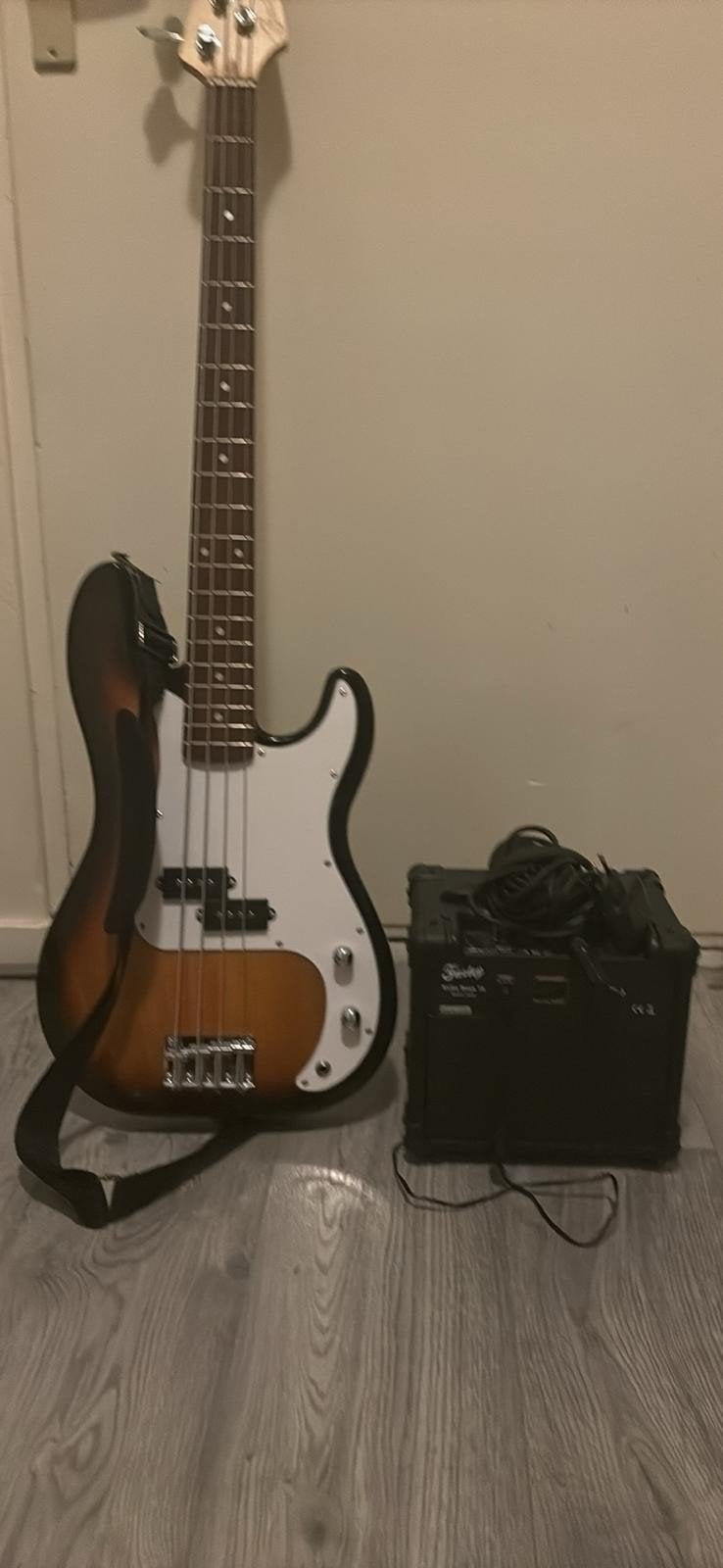 basgitaar Fazley en versterker, Ophalen, Zo goed als nieuw