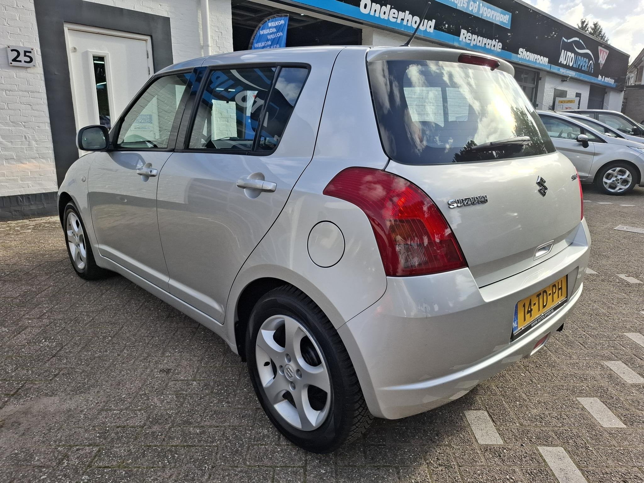 Suzuki Swift 1.3 Shogun /Nieuwe apk bij aflevering/Airco/5 D, Auto's, Voorwielaandrijving, Stof, 965 kg, 400 kg