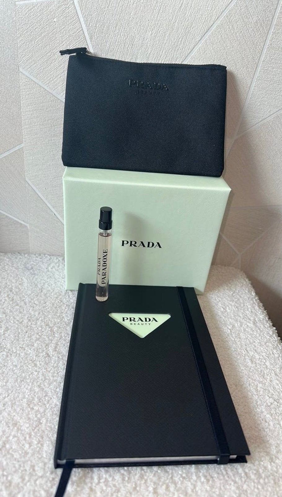 Prada parfum 10 ml+ toilet tasje+notitie boekje NIEUW, Sieraden, Tassen en Uiterlijk, Uiterlijk | Parfum, Ophalen of Verzenden