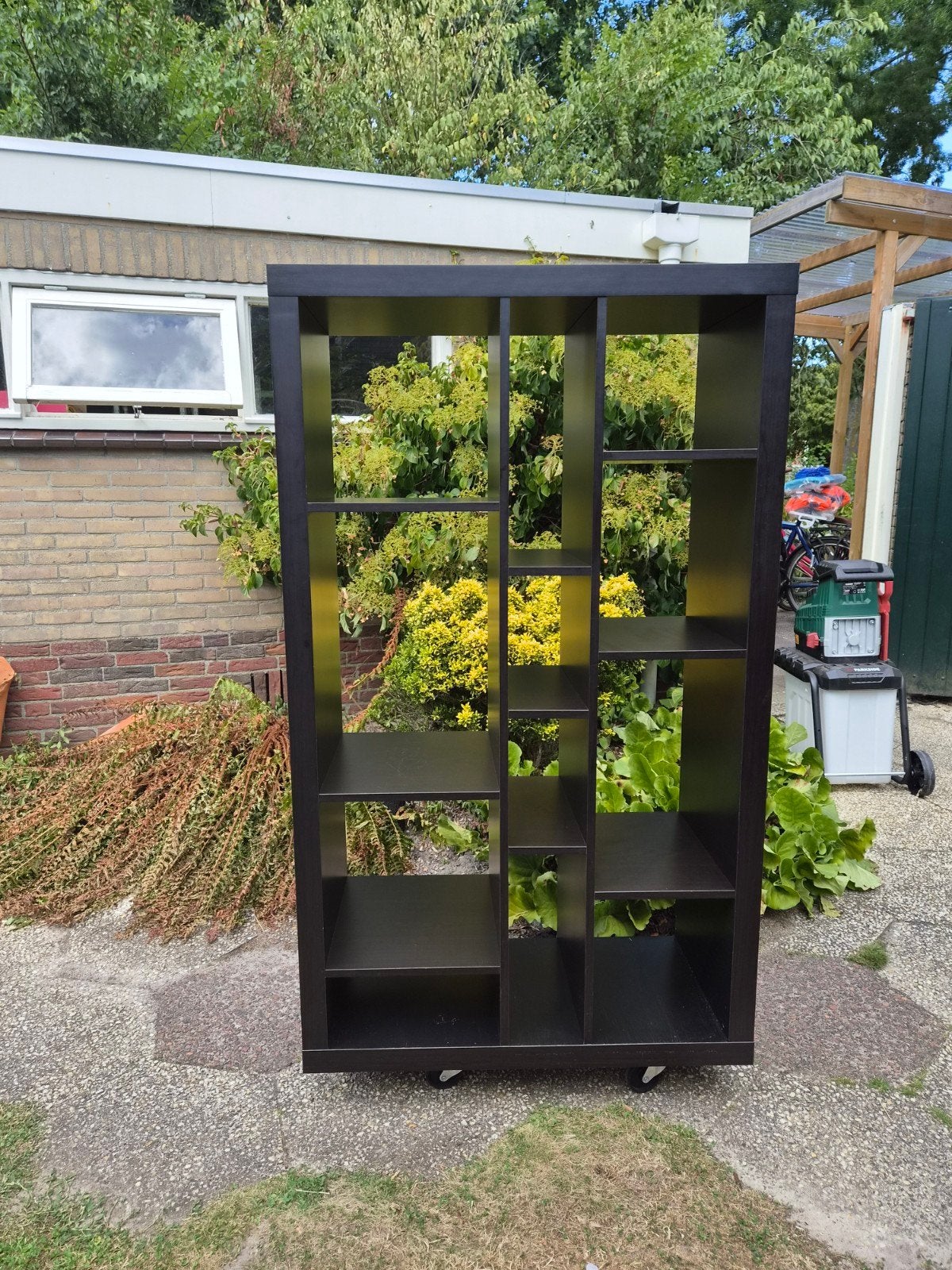 Ikea Kallax kast bruinzwart met ongelijke vakken, Ophalen, Met plank(en), Gebruikt, 100 tot 150 cm