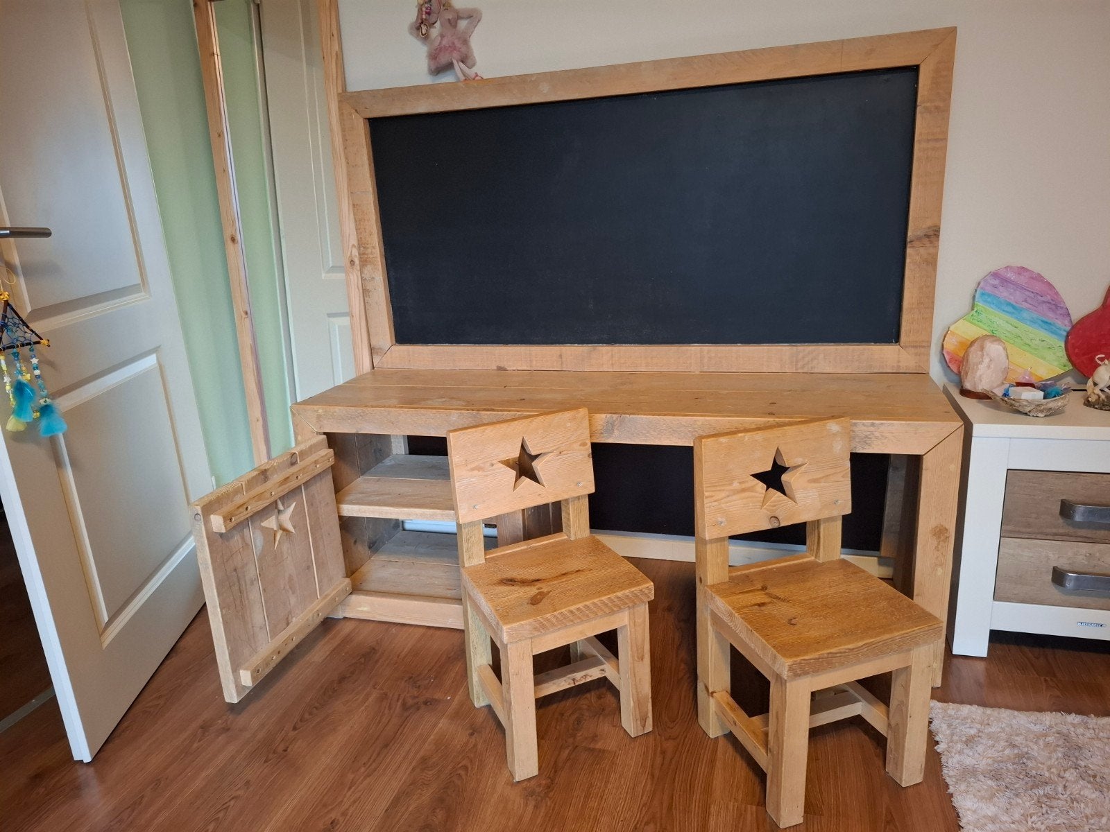 steigerHouten kinderbureau met krijt/magneetbord + stoeltjes, Ophalen, Gebruikt, Tafel(s) en Stoel(en)