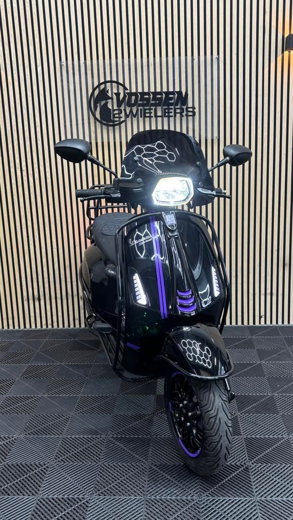 Vespa Sprint | Black & Purple | Full option | Euro 4, Fietsen en Brommers, Scooters | Vespa, Maximaal 45 km/u, Vespa S, Ophalen of Verzenden