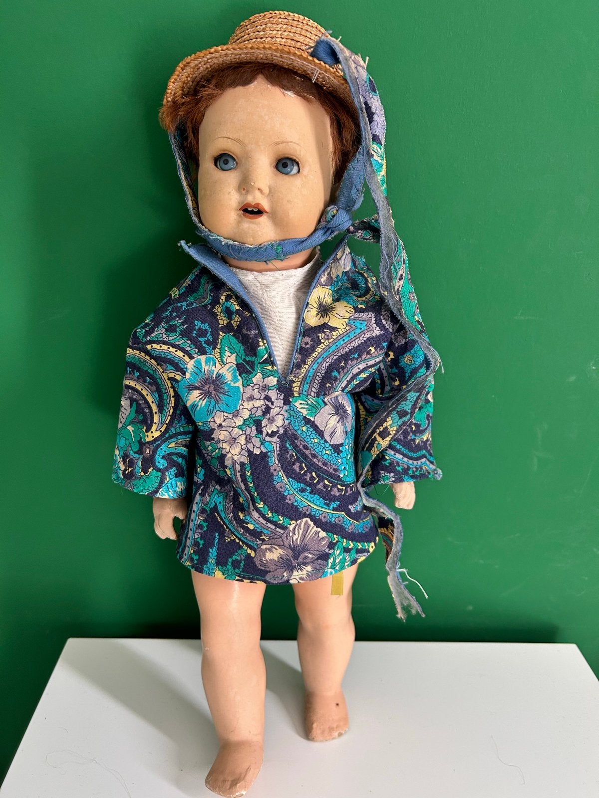 Vintage Pop met Hoedje en Bloemenprint Kleding, Verzamelen, Ophalen of Verzenden, Gebruikt, Pop