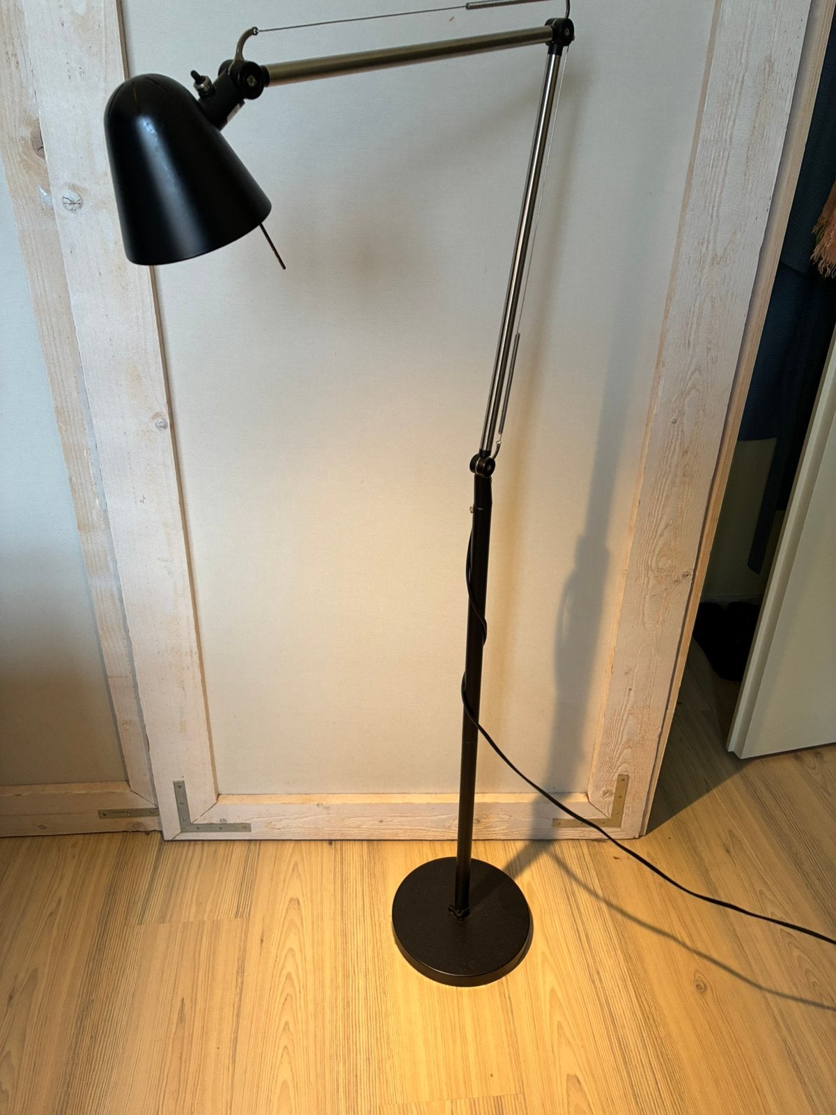 Ikea Aröd staande lamp, zwart, Ophalen, Zo goed als nieuw, Metaal, Modern