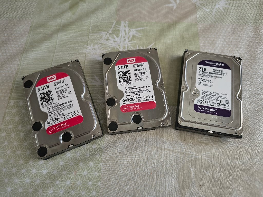 2x WD Red 3TB en 1x WD Purple 2TB, Intern, Server, Ophalen of Verzenden, Niet werkend