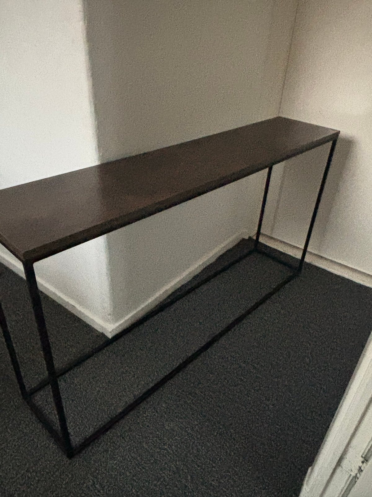 Smal bijzettafeltje / console tafel met metalen frame, 100 tot 150 cm, Ophalen of Verzenden, Zo goed als nieuw, Minder dan 25 cm
