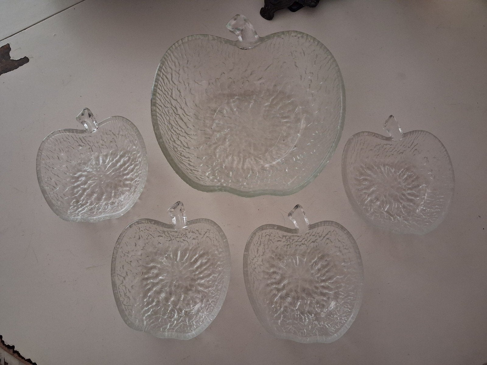 Mooie vintage glazen set in de vorm van appels, Huis en Inrichting, Keuken | Servies, Ophalen, Overige stijlen, Glas, Schaal of Schalen