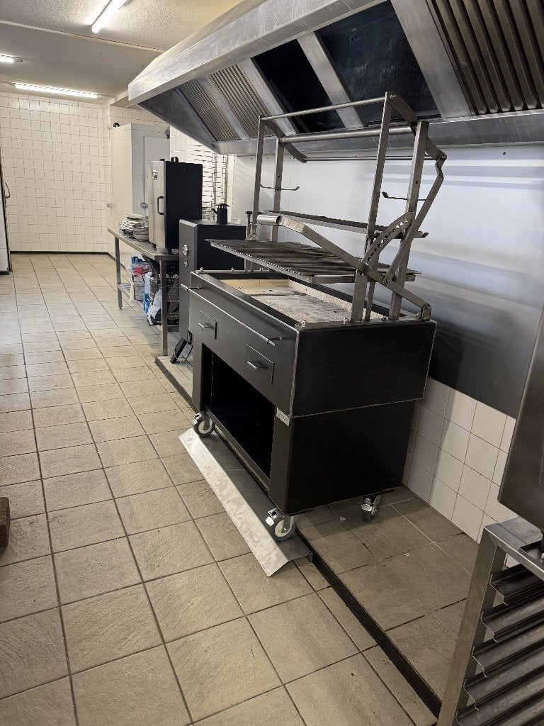 Professionele Horeca BBQ Grill op wielen, Ophalen, Zo goed als nieuw, Hoeks Barbecues