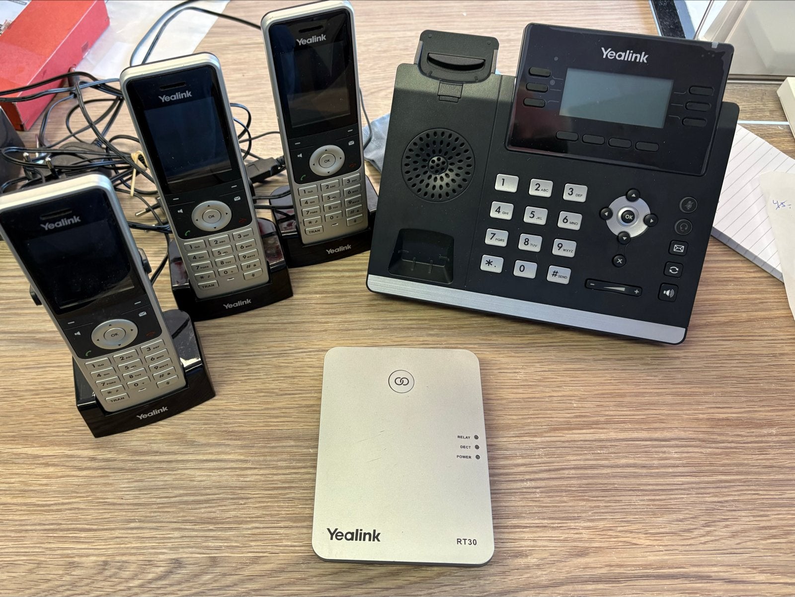 Yealink DECT Telefoonset met 3 Handsets en Basisstation, Ophalen of Verzenden, Zo goed als nieuw, 3 handsets