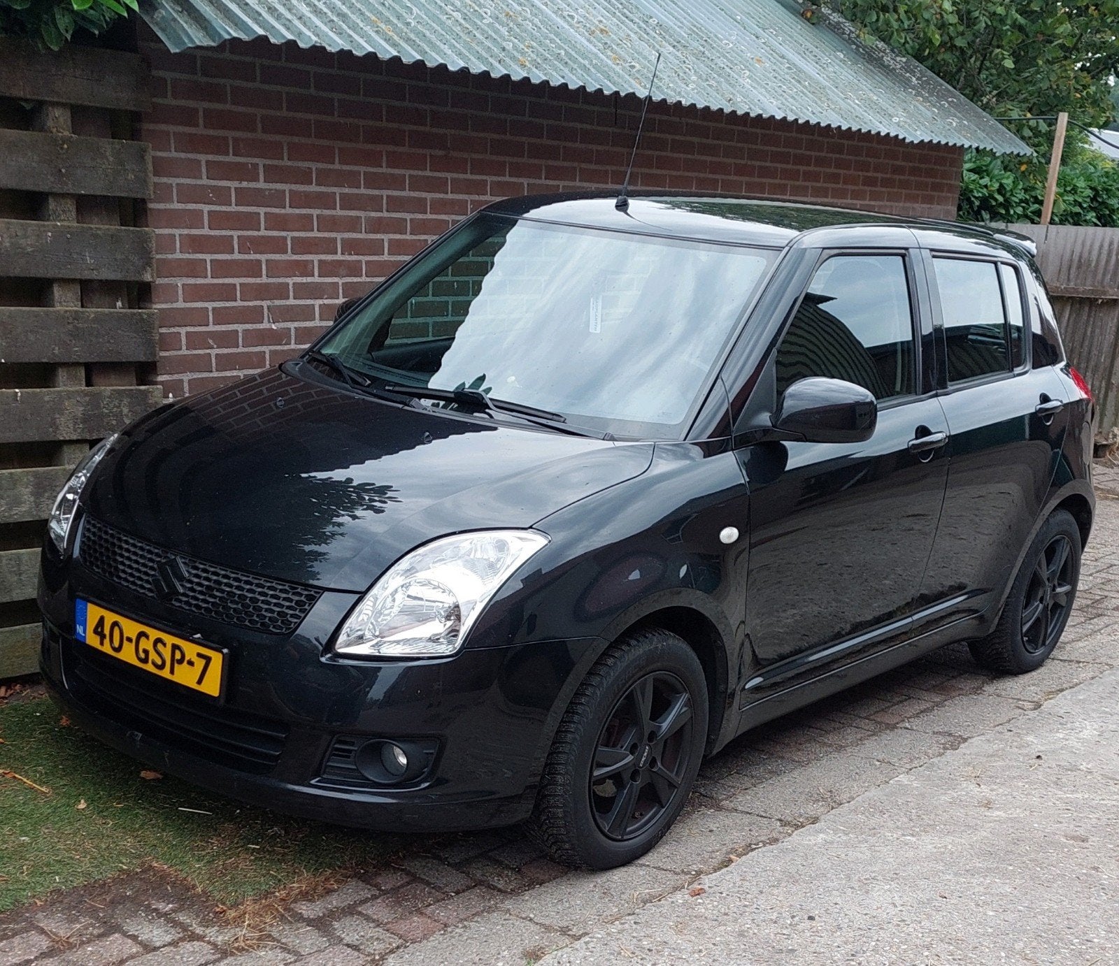 Swift 1.3 Zwart – 2008 –Climate Control -Sportief uitgevoerd, Voorwielaandrijving, Multifunctioneel stuurwiel, Stof, 40 €/maand