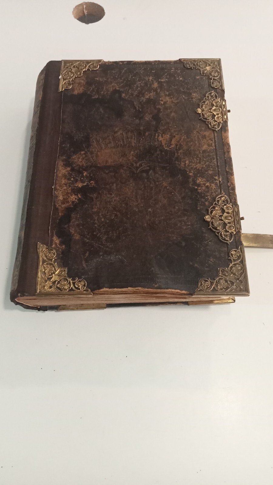 Antieke Bijbel met koperbeslag - Uitgave Joh. de Liefde, Ophalen of Verzenden, Mozes (Genesis), diverse auteurs (Bijbel)