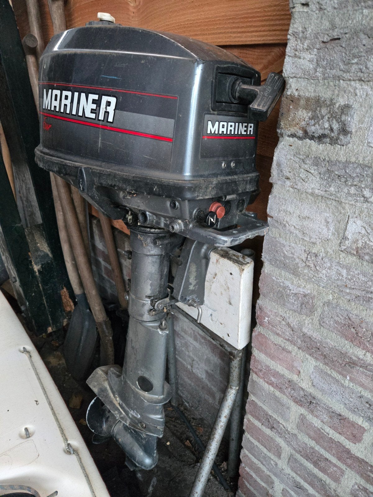 Mariner Four buitenboordmotor met motorsteun, Ophalen of Verzenden, Gebruikt