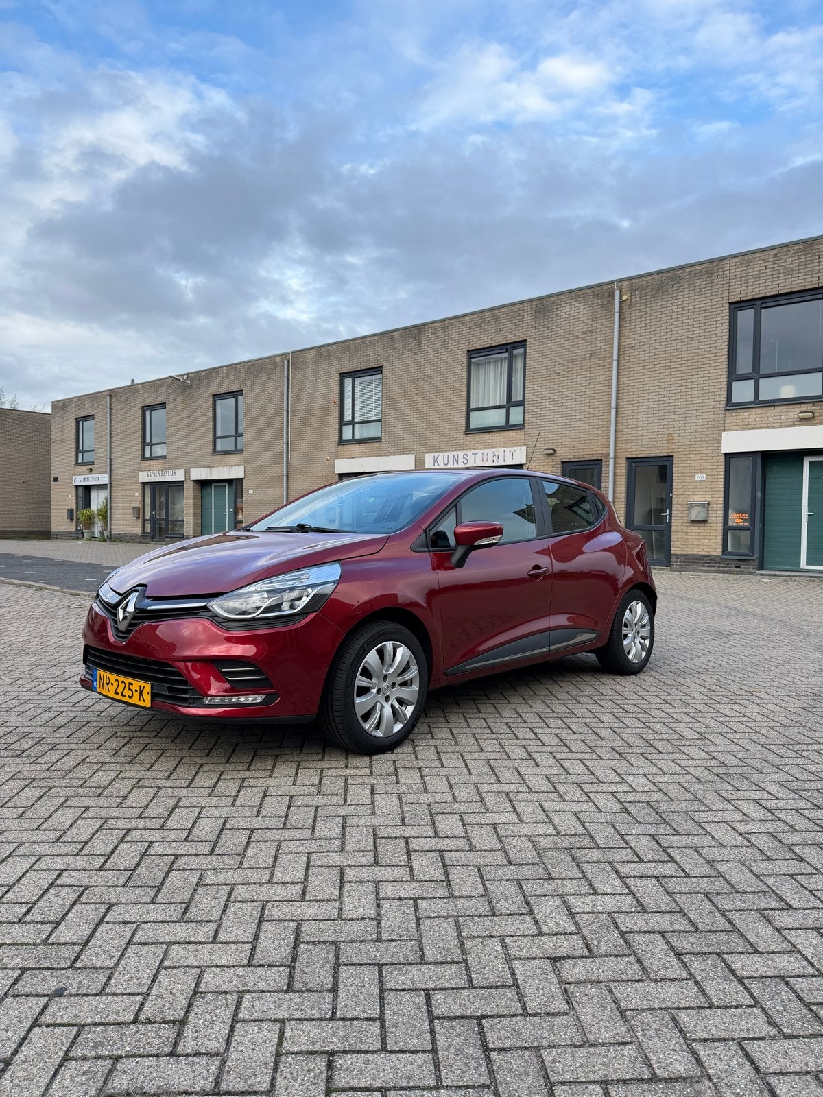 Renault Clio Energy TCe 90pk Eco2 S&S 2017 Rood, Voorwielaandrijving, 898 cc, 1057 kg, 49 €/maand