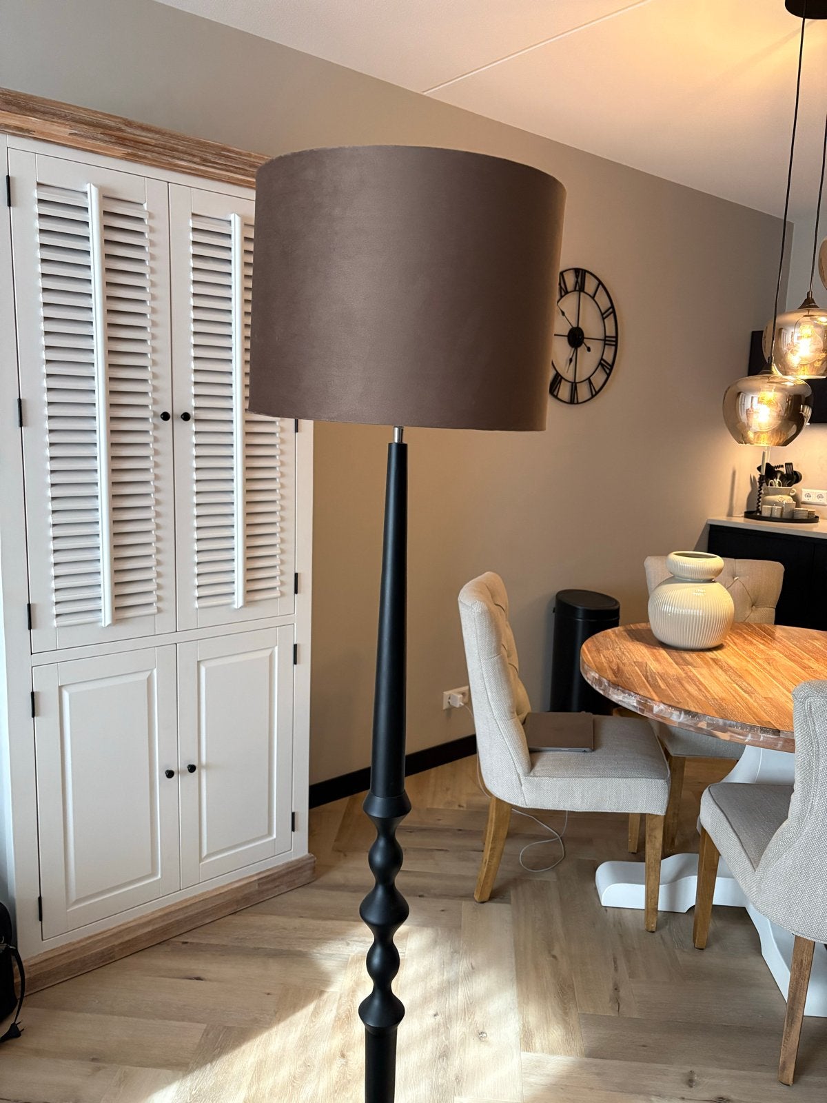 Rivièra Maison vloerlamp met bruine kap, Ophalen, Zo goed als nieuw, Hout, 150 tot 200 cm