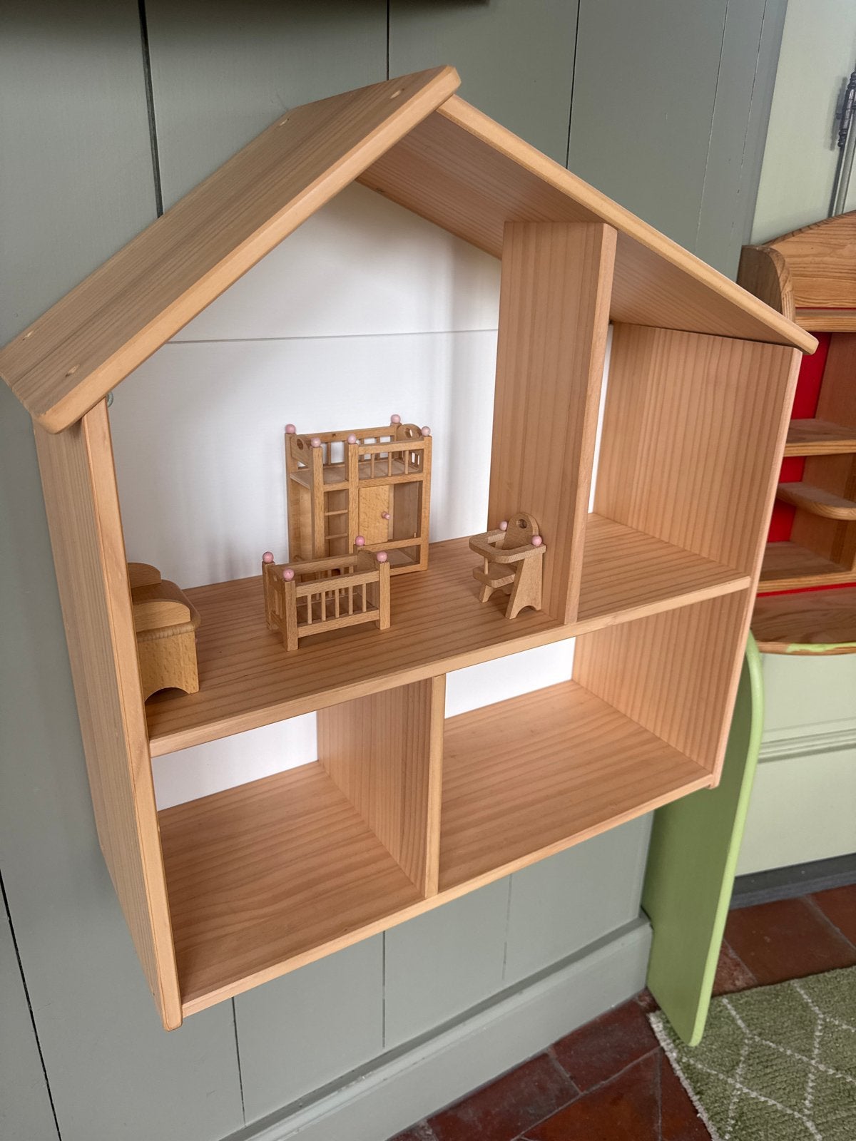 Houten Poppenhuis met Meubeltjes - Zo goed als nieuw, Ophalen of Verzenden, Zo goed als nieuw, Poppenhuis