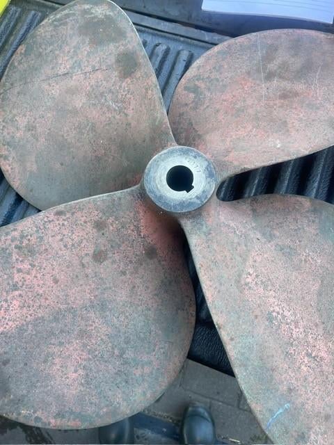 Scheepsschroef vierblads brons as 30mm diameter 67cm, Watersport en Boten, Ophalen, Gebruikt, Motor en Techniek, Zeilboot of Motorboot
