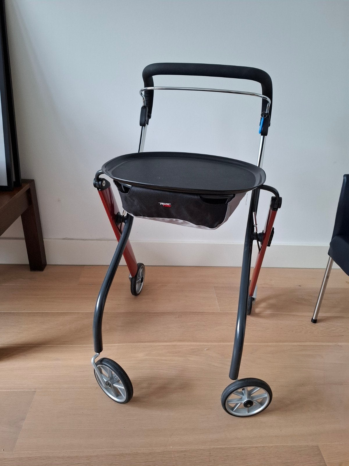Trust binnen rollator als nieuw, Ophalen, Opvouwbaar, Zo goed als nieuw