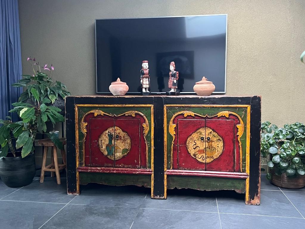 Tibetaans chinees dressoir kast Tibet handbeschilderd, Huis en Inrichting, Kasten | Dressoirs, Verburgt Vintage, 150 tot 200 cm