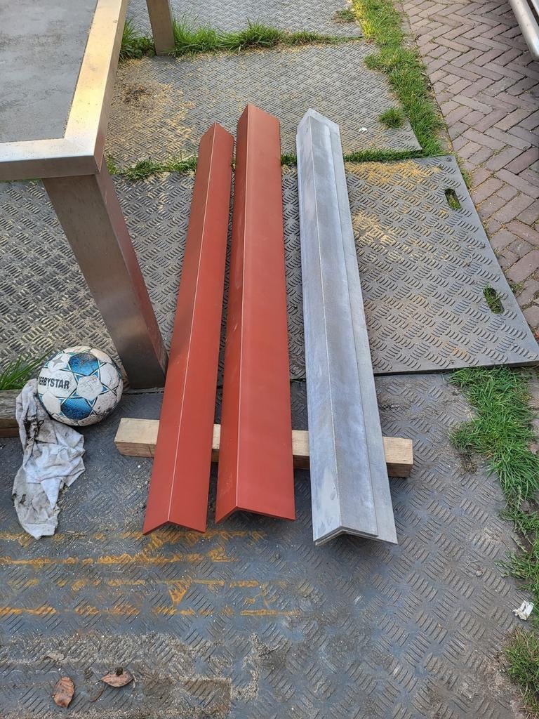 Hoeklijnen, Ophalen, Zo goed als nieuw, IJzer