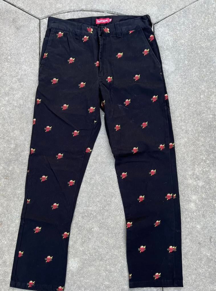 Gezocht Supreme sacred hearts pants maat m, Ophalen of Verzenden, Zwart