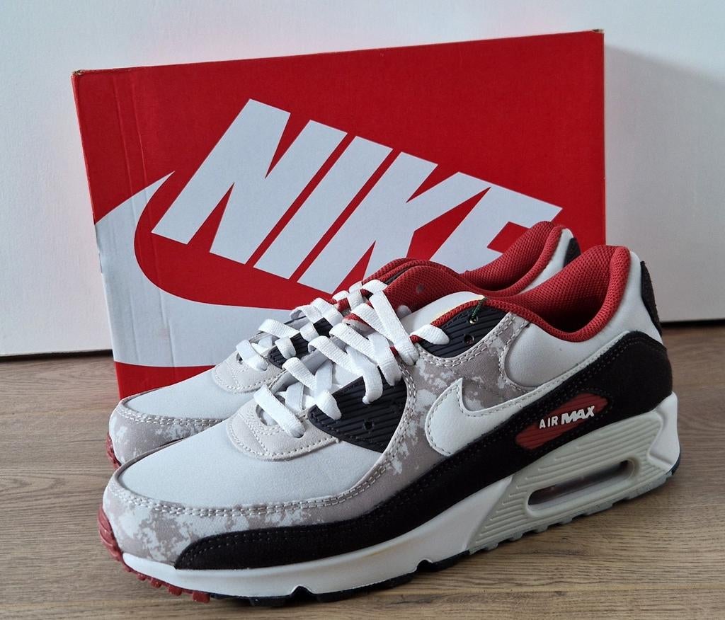 Nike Air Max 90 Social FC Maat 45, Ophalen of Verzenden, Nieuw, Overige kleuren