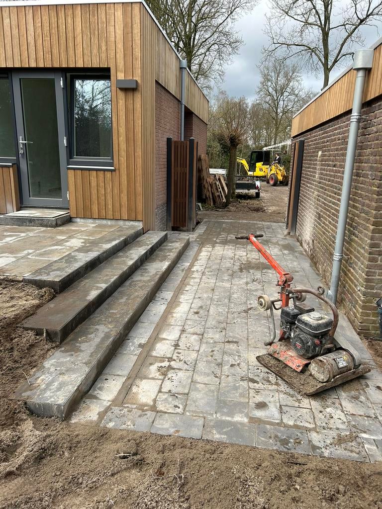 Stratenmaker/tuinman, Diensten en Vakmensen, Tuinmannen en Stratenmakers, Bestrating
