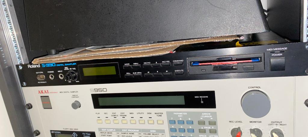 Roland S330 12 bit sampler 1U, Ophalen of Verzenden, Gebruikt