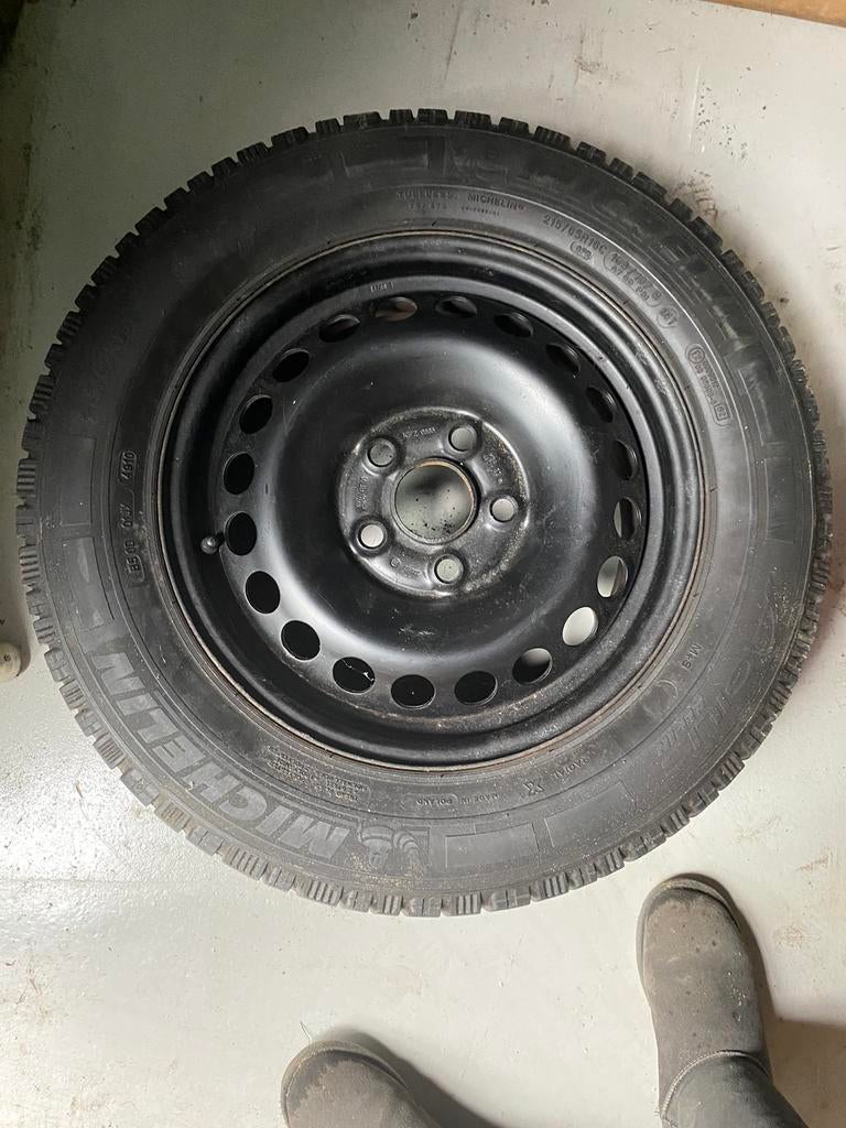 Winterbanden met stalen velg 16inch 215/65/R16 Michelin, 215 mm, 16 inch, Banden en Velgen, Winterbanden