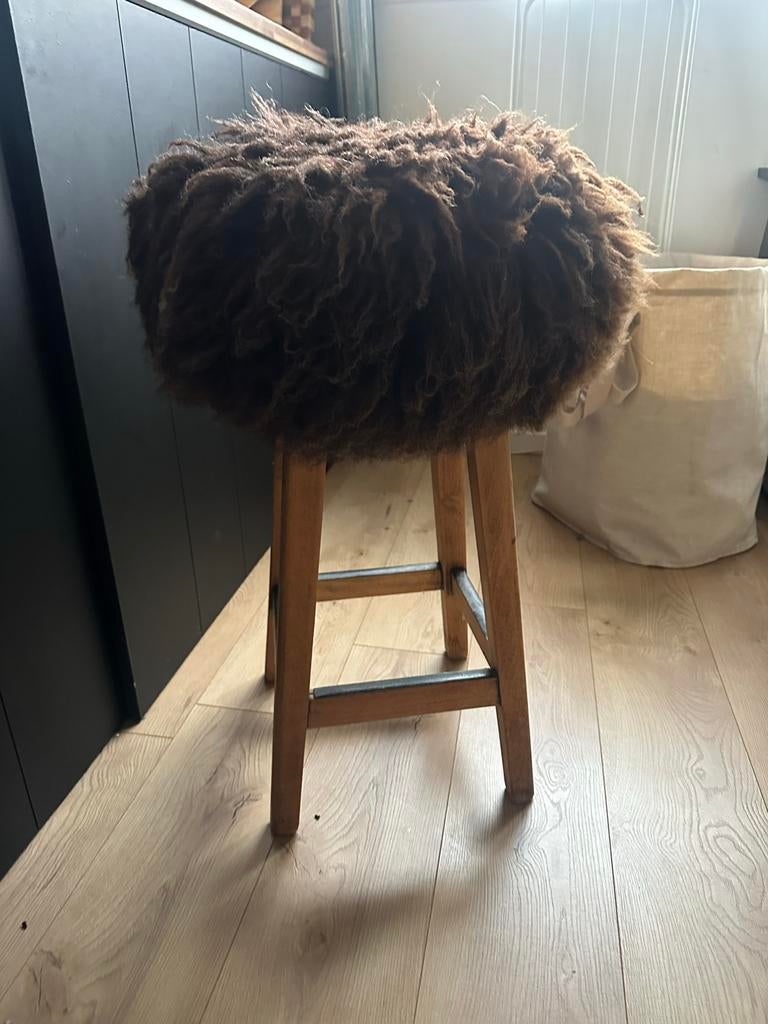 Kruk Poef met Schapenvacht - Brocante Stijl, Ophalen of Verzenden, Gebruikt, Hout