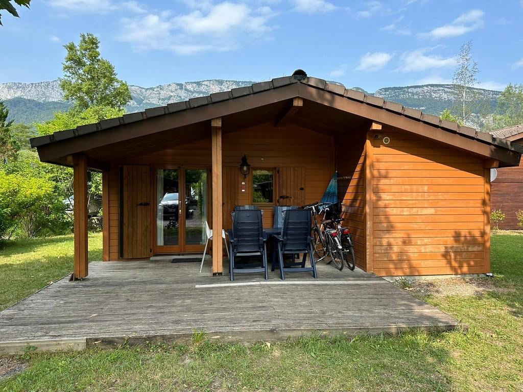 Luxe chalet Meer van Annecy, 23-30 mei nu € 225,00, 2 slaapkamers, Wasmachine, Recreatiepark, Aan meer of rivier
