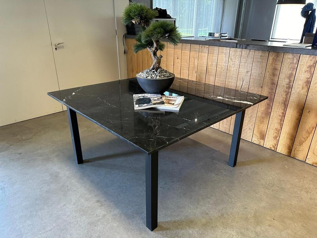 Marmeren tafel 140*140*2 cm stalen onderstel Rome € 895,00, Huis en Inrichting, Tafels | Eettafels, Nieuw, Ophalen of Verzenden