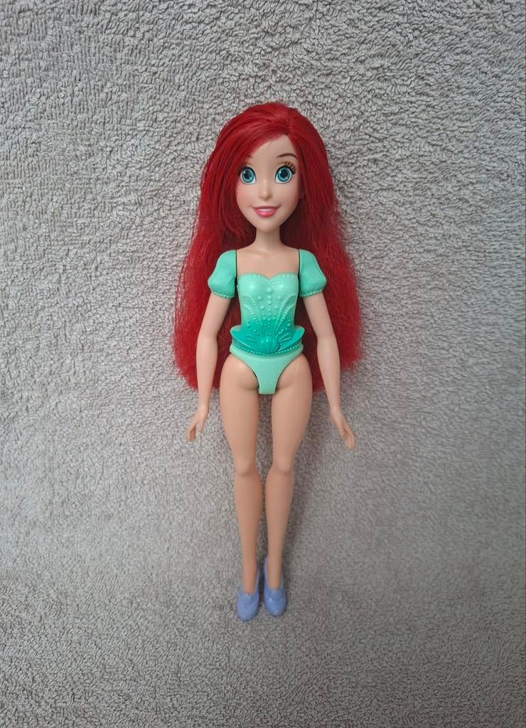Disney Princess Fashion Doll Ariel, Ophalen of Verzenden, Pocahontas of Kl. Zeemeermin, Zo goed als nieuw, Beeldje of Figuurtje
