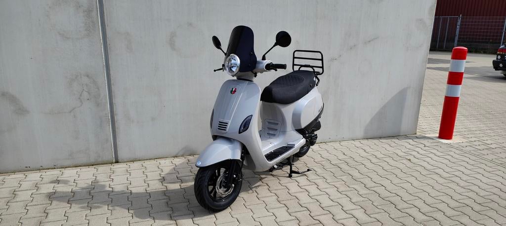 Nieuw !!  GTS Toscana Dynamic, Maximaal 45 km/u, Nieuw, Benzine, Gts toscana