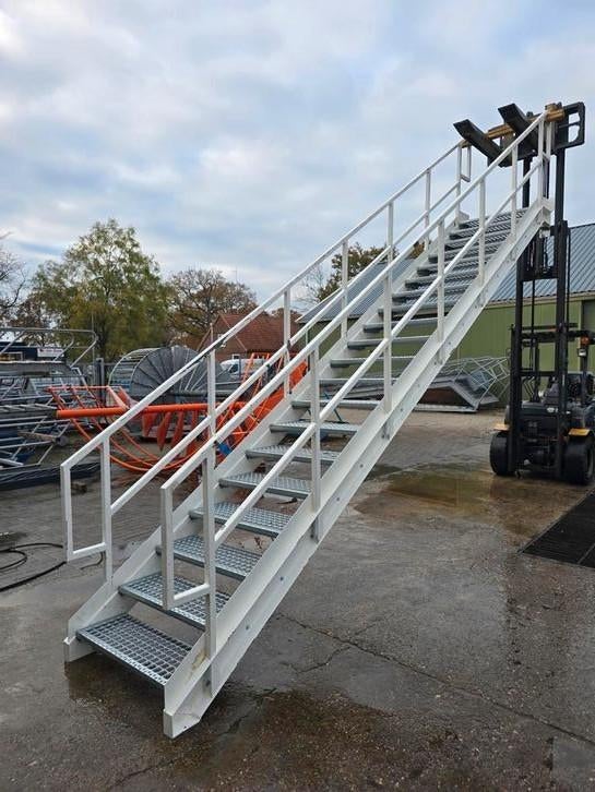 Stalen trap beige  3,4mtr luie trap. Nob166, Ophalen, Zo goed als nieuw, 2 tot 4 meter