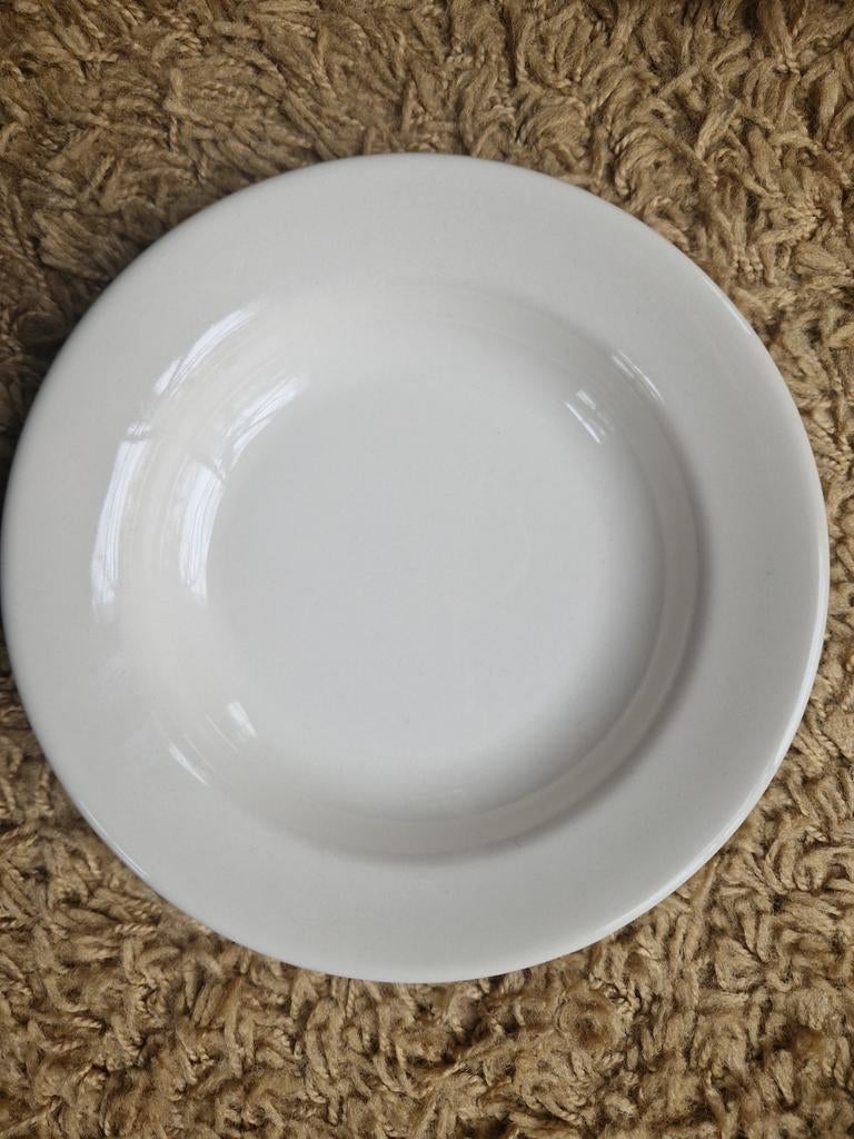 Diepe borden 22 cm cremekleurig - 8 stuks, Ophalen of Verzenden, Porselein, Overige stijlen, Bord(en)