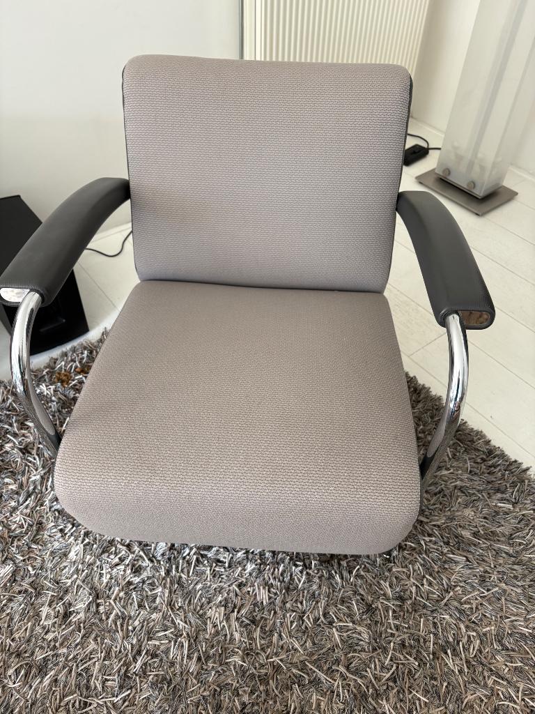 Twee leolux Scylla stoelen, Huis en Inrichting, Fauteuils, Ophalen, Gebruikt, Minder dan 75 cm, Leer