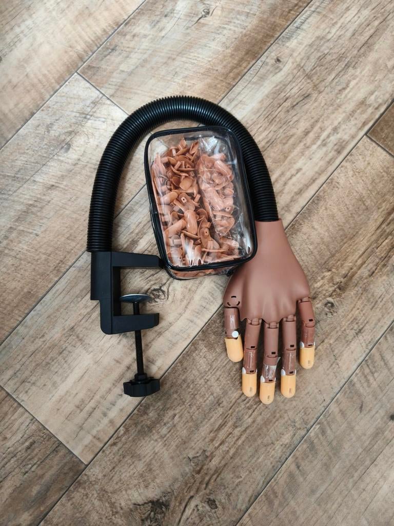 Oefenhand voor nagelstyling, Sieraden, Tassen en Uiterlijk, Uiterlijk | Cosmetica en Make-up, Bruin, Ophalen of Verzenden, Zo goed als nieuw