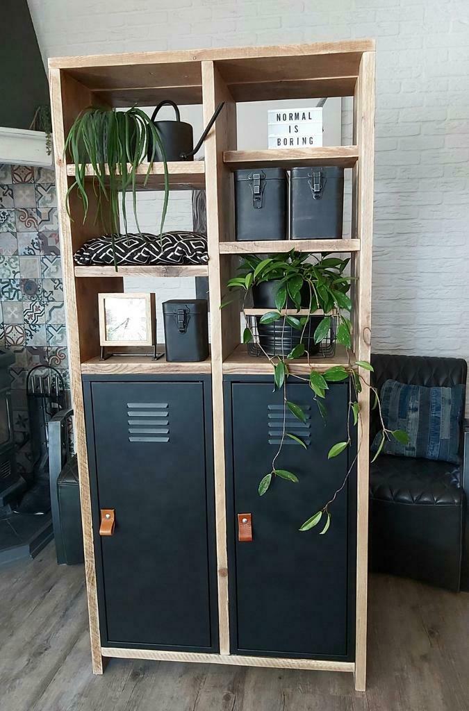 Hoge industriële kast met lockers., Overige houtsoorten, Met deur(en), Nieuw, 25 tot 50 cm