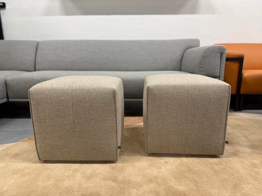 3 Nieuw Eyye Kub 47 Poef Kruk Voetenbank Synergy Stof Design, Huis en Inrichting, Banken | Voetenbanken en Poefen, Minder dan 50 cm