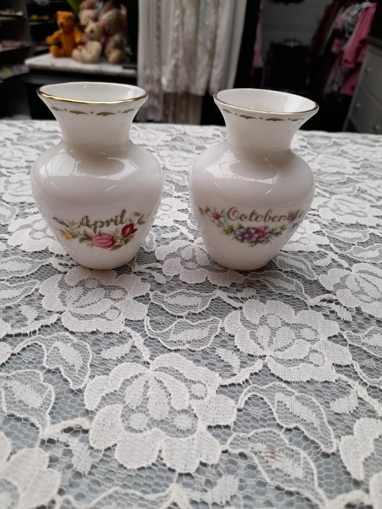 Royal albert flower of the month vaasjes 24.50 p.s, Antiek en Kunst, Antiek | Vazen, Ophalen of Verzenden