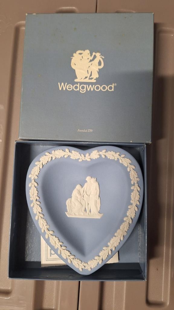 Hartshaped original Wedgwood Jasperware tray, Ophalen of Verzenden