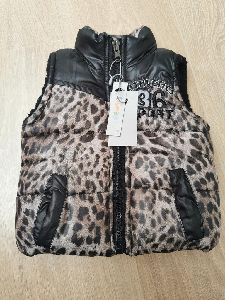 Nieuw Chicaprie bodywarmer luipaardprint maat 92/98, Kinderen en Baby's, Ophalen of Verzenden, Nieuw, Jongen of Meisje, Jas