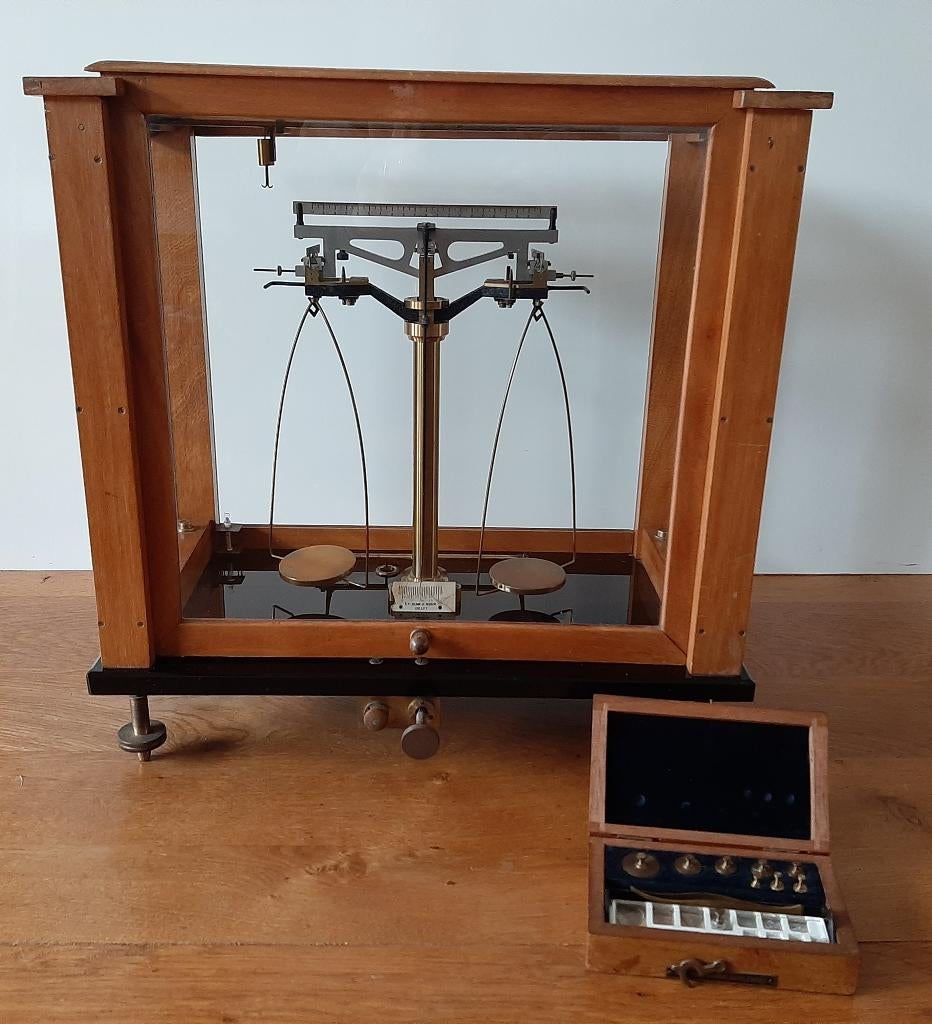 Antieke apothekers of laboratorium weegschaal, Antiek en Kunst, Antiek | Gereedschap en Instrumenten, Ophalen