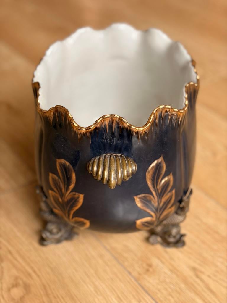 Antieke Bloempot met Goudkleurige Details, Ophalen