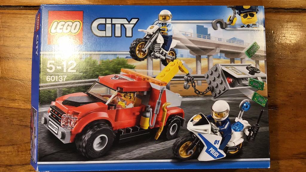 Lego politie 60137 compleet en met doos, Ophalen of Verzenden, Zo goed als nieuw