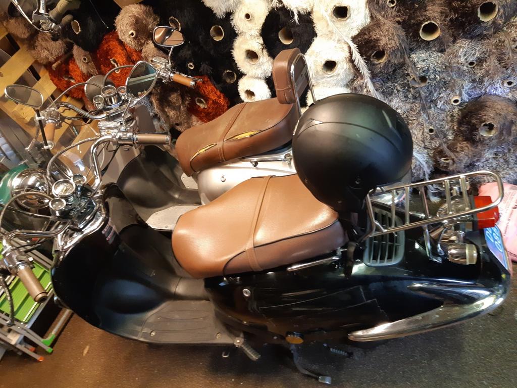 2x scooter met blauw kenteken en geel kenteken grande retro, Fietsen en Brommers, Scooters | Overige merken, Ophalen, Gebruikt